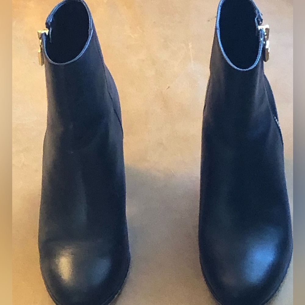 Michael Kors Black Leather Booties , Gold Side Zip With Lock Pull Woman’s 7 1/2 - Picture 13 of 15